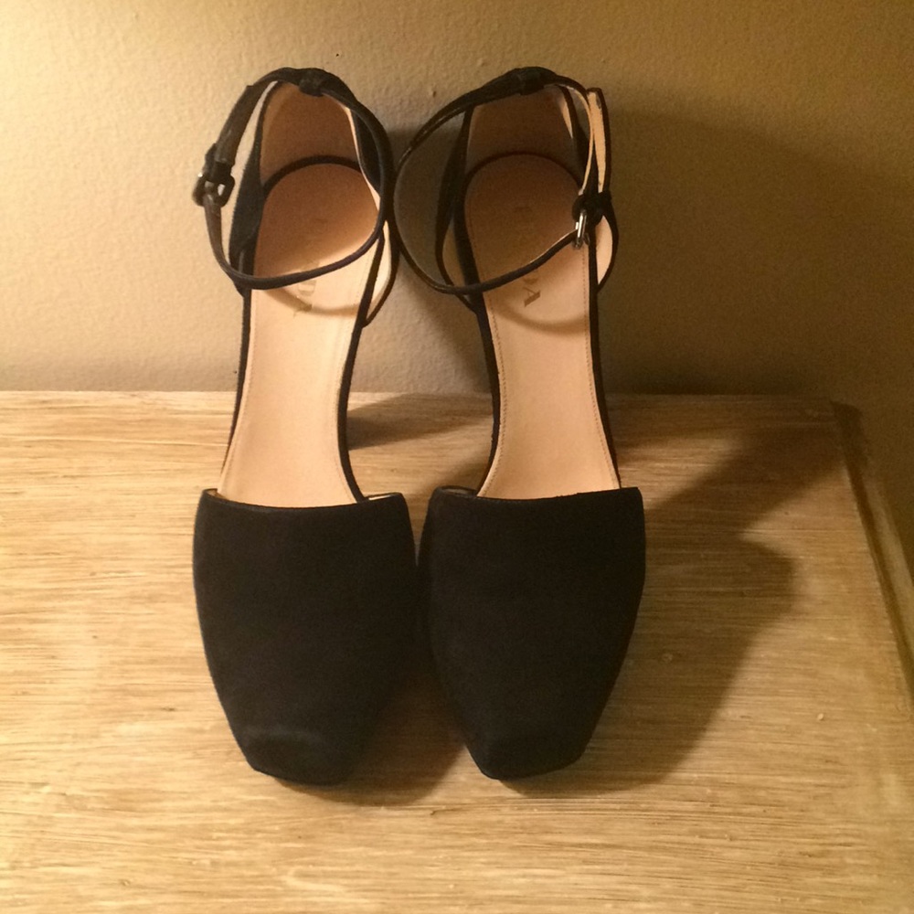 Prada Black Suede Heels Size-40.5
